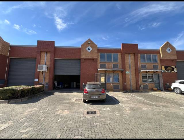 271M² WAREHOUSE TO LET IN STRIJDOMPARK